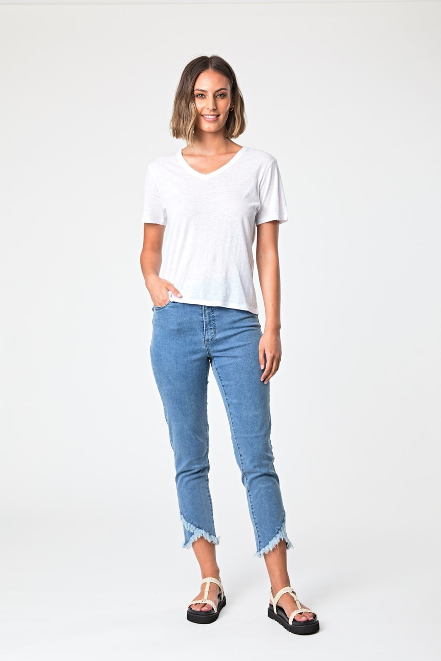 V NECK TEE